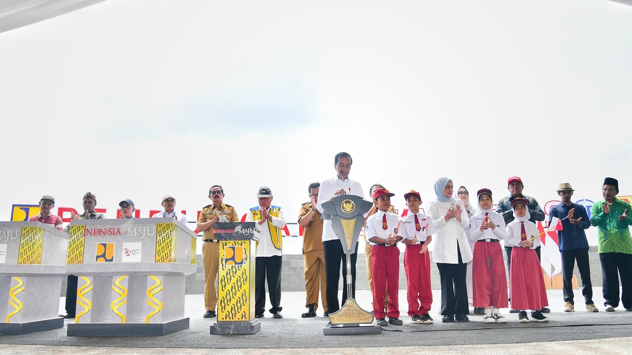 Jokowi Sampaikan Manfaat Multifungsi Bendungan Leuwikeris Rp3,5 Triliun