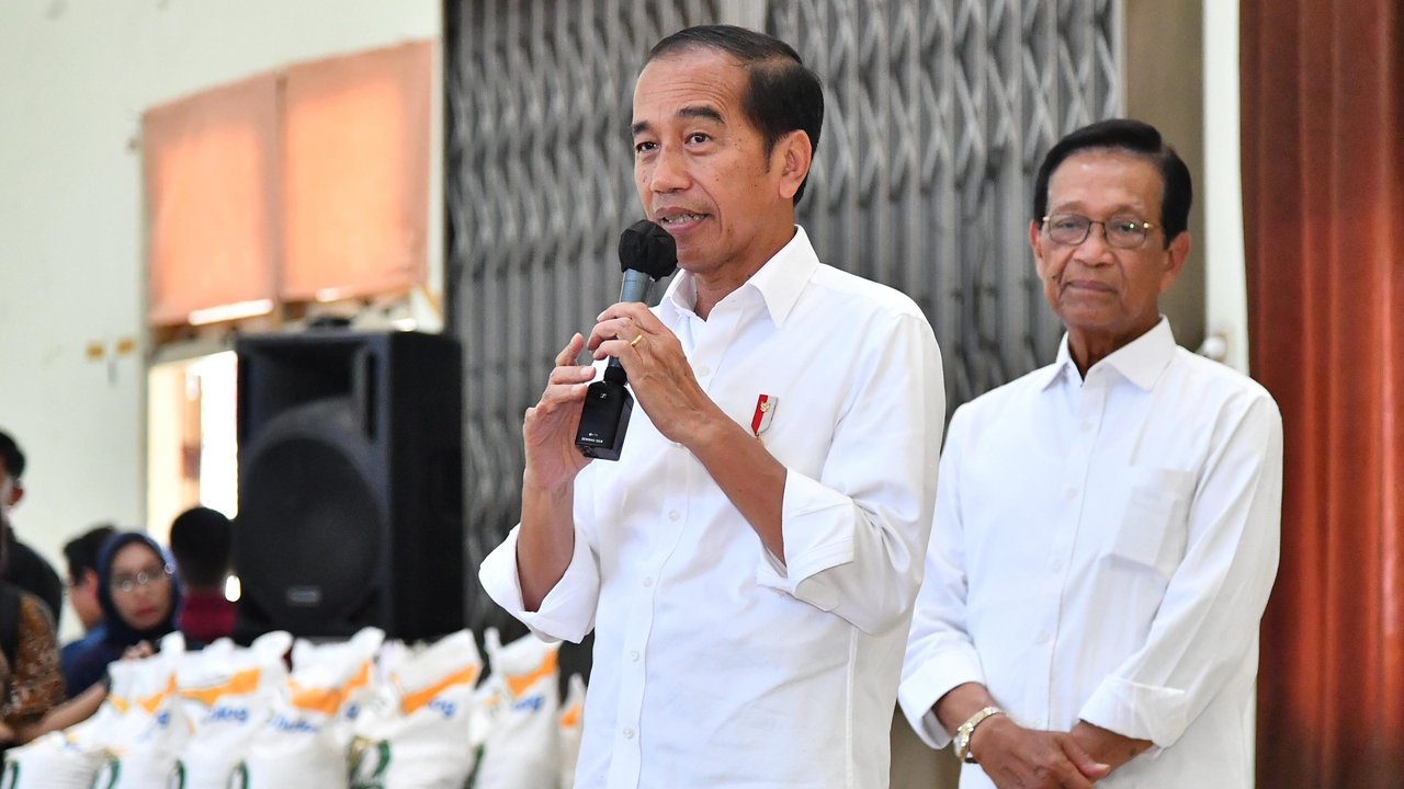 Jokowi kenakan kemeja biru langit