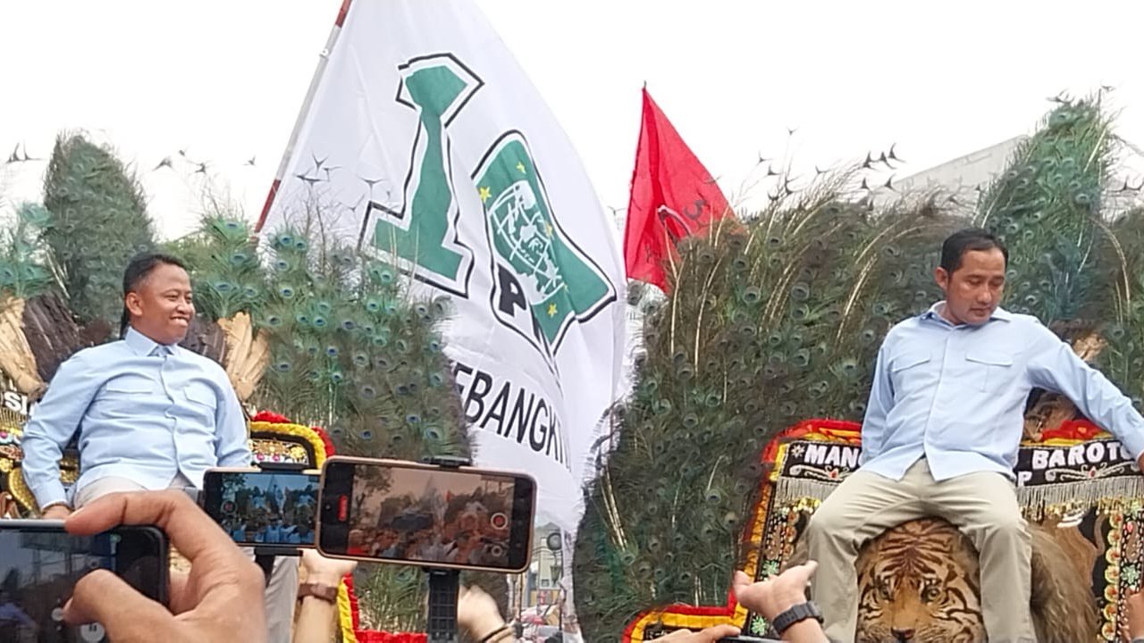 Diusung 12 Parpol di Pilkada Depok, Supian-Chandra Daftar ke KPU Diarak Reog Ponorogo