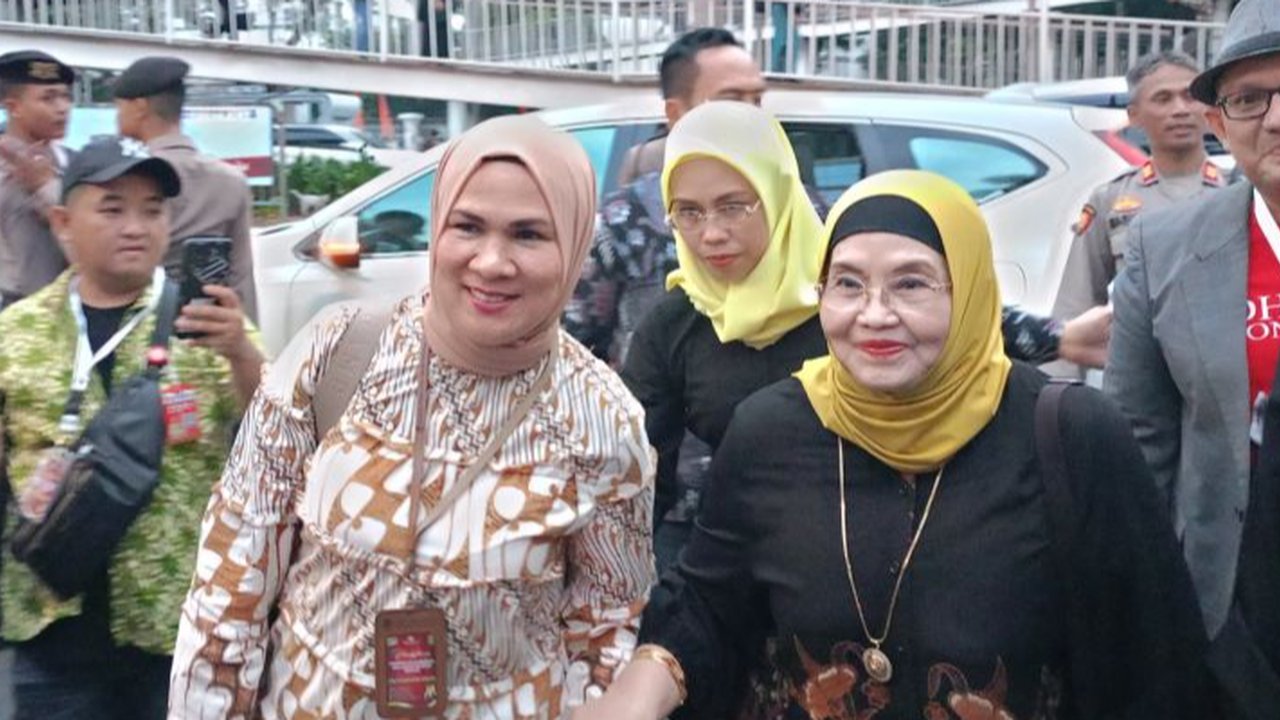 Potret Eks Menkes Era SBY Ikut Antar Dharma Pongrekun-Kun ke KPU