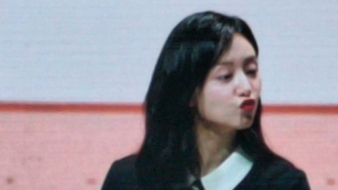 Kim Ji Won Tersipu Malu Ditanya Pakai Sepatu Bagian Kiri atau Kanan Dulu