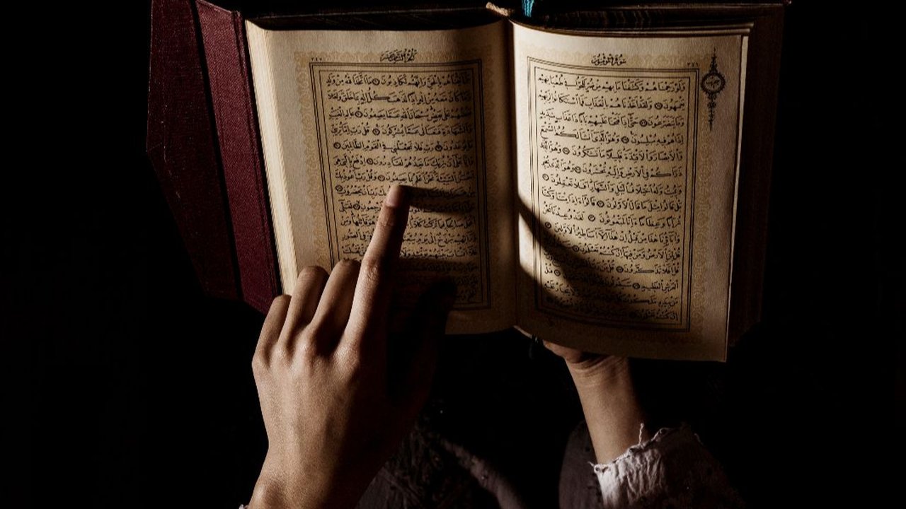 Ayat Al-Quran untuk Enteng Jodoh dan Amalan Rutin agar Segera Bertemu Pendamping Hidup Impian