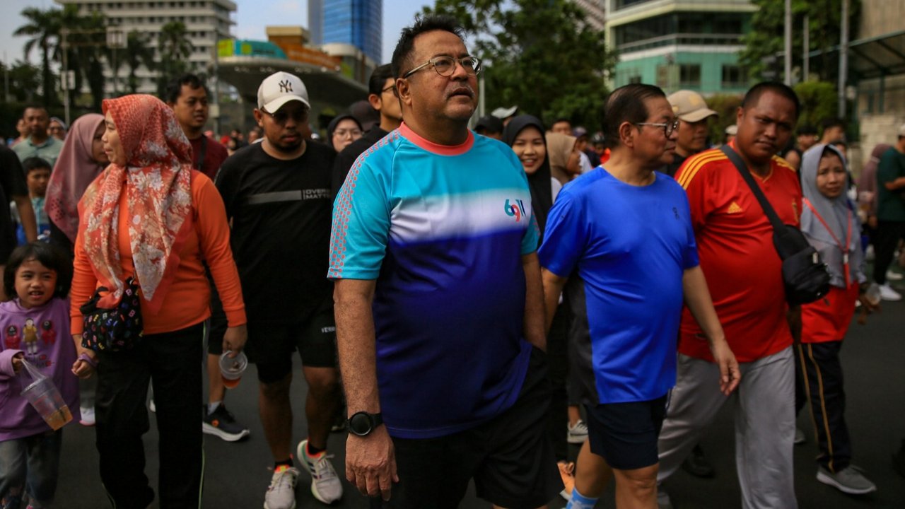 Pasangan bakal calon gubernur dan bakal calon wakil gubernur Jakarta, Pramono Anung - Rano Karno menyambangi kawasan car free day di Bundaran Hotel Indonesia (HI) Jakarta, Minggu (1/9/2024).