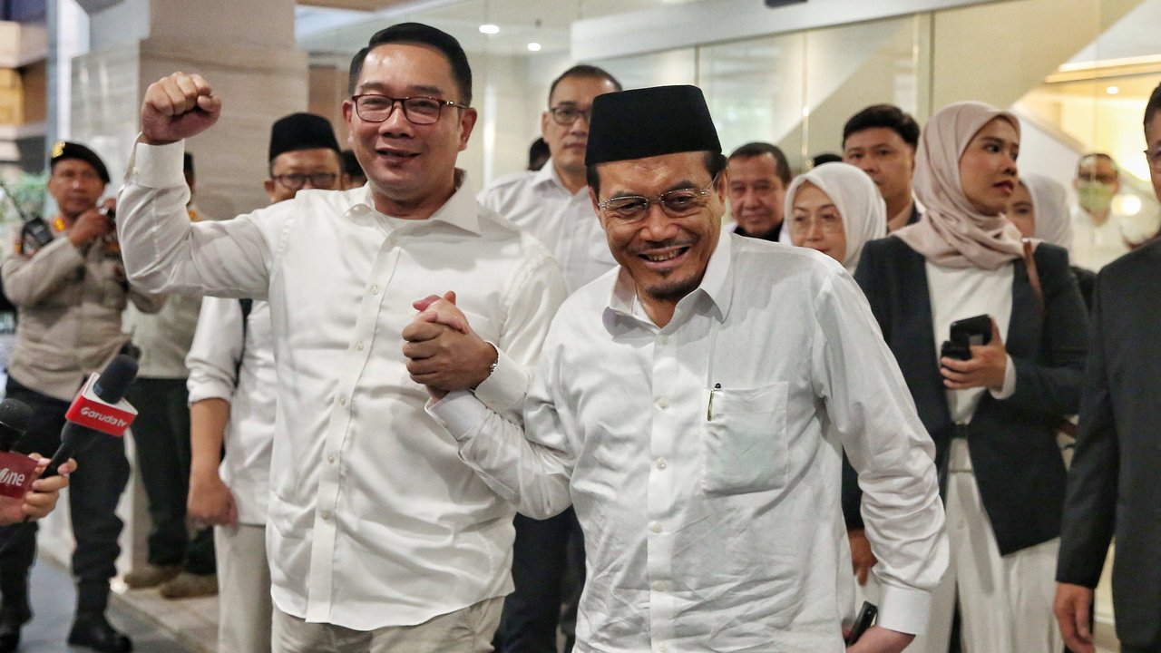 Pasangan bakal calon Gubernur dan Wakil Gubernur DKI Jakarta Ridwan Kamil dan Suswono saat menjalani pemeriksaan kesehatan di RSUD Tarakan, Jakarta, Jumat (30/8/2024). Ridwan Kamil dan Suswono merupakan pasangan kedua dari tiga bakal calon gubernur dan wakil gubernur yang menjalani pemeriksaan kesehatan sebagai syarat Pilgub DKI Jakarta.