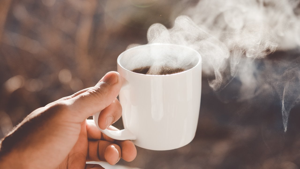 Bahaya Minum Satu Gelas dengan Penderita HIV, Ini Penjelasannya