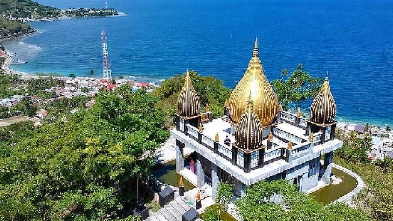 Masjid Walima Emas, Destinasi Religi di Serambi Madinah Gorontalo. FOTO: atourin.com (Arfandi Ibrahim/Liputan6.com)