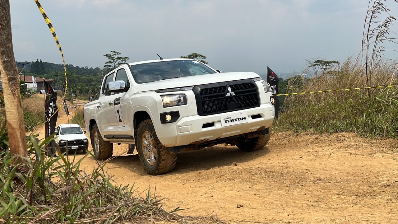 Mitsubishi Triton GLS 4x4 MT.