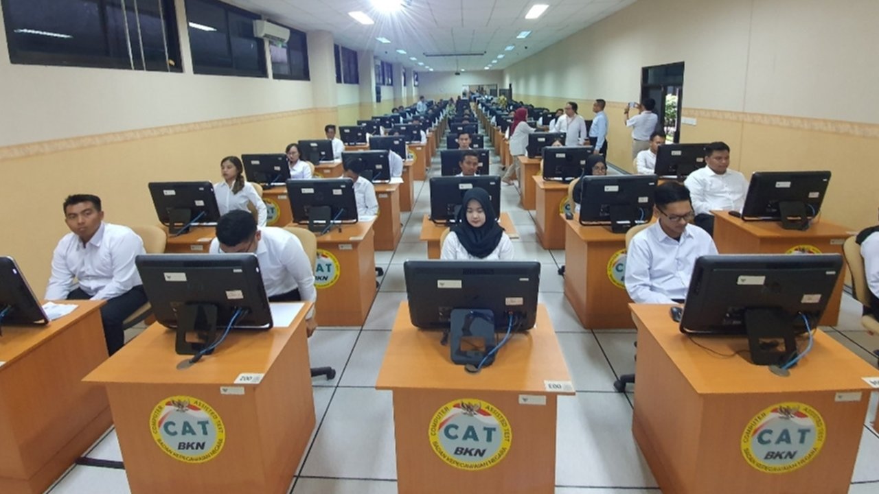 Peserta Tes SKD CPNS 2021 Kementerian Koordinator Bidang Kemaritiman dan Investasi di Secaba Rindam III Siliwangi, Bandung, Jawa Barat pada Kamis, 30 September 2021.