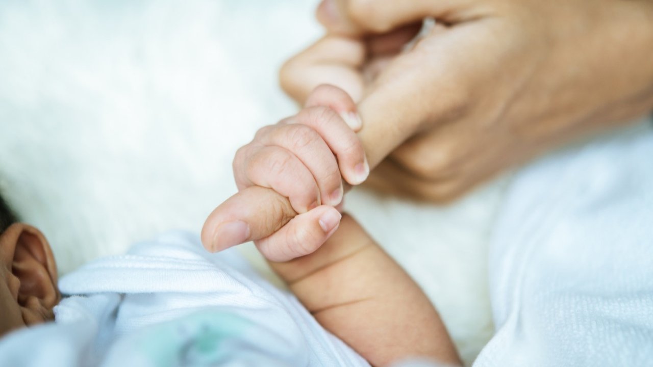 Ilustrasi bayi, kelahiran bayi. (Image by jcomp on Freepik)