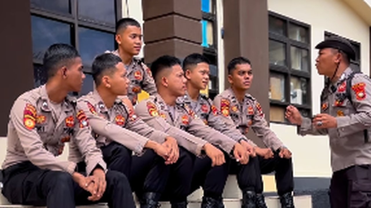 Polisi Senior Beri Nasihat untuk Juniornya