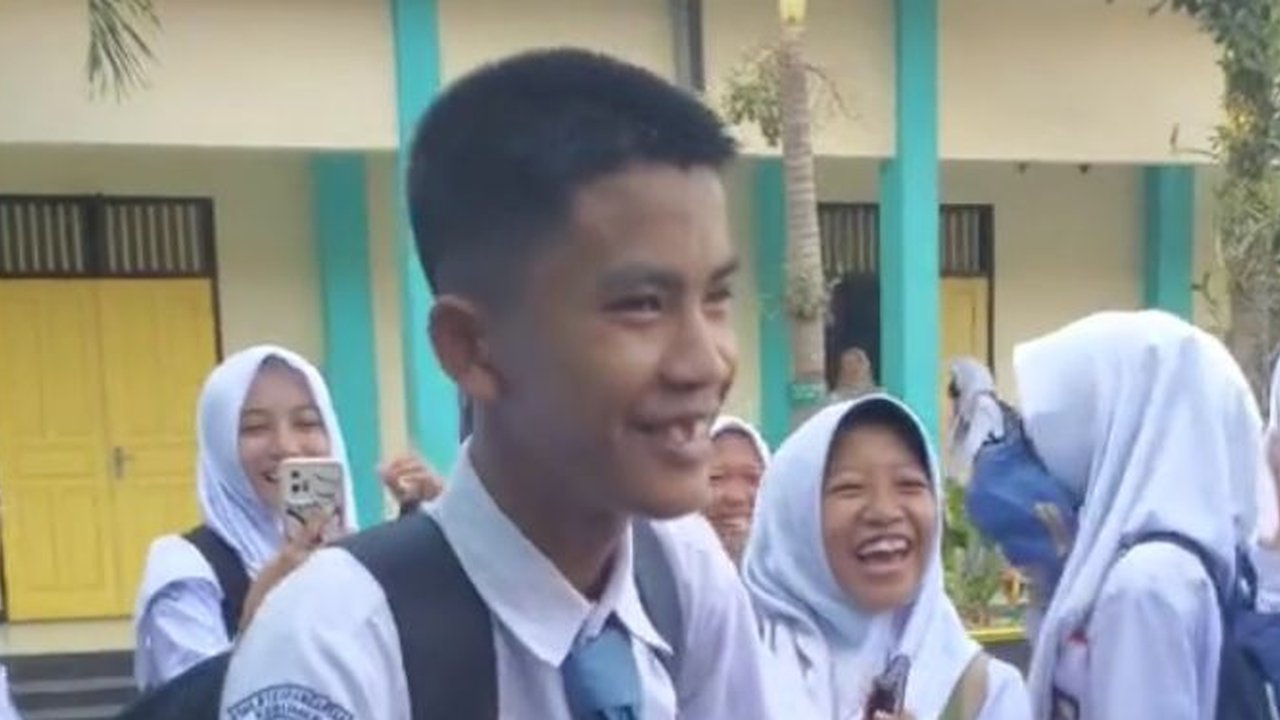 Viral Anak SMA Iuran Belikan Sepeda untuk Temannya yang ke Sekolah Jalan Kaki, Tuai Pujian