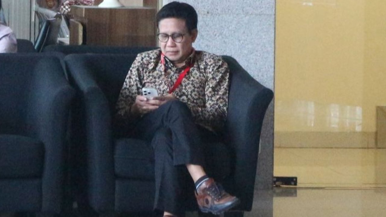 Komisi Pemberantasan Korupsi (KPK) memeriksa Menteri Desa, Pembangunan Daerah Tertinggal dan Transmigrasi Abdul Halim Iskandar di Gedung KPK, Kamis (22/8).