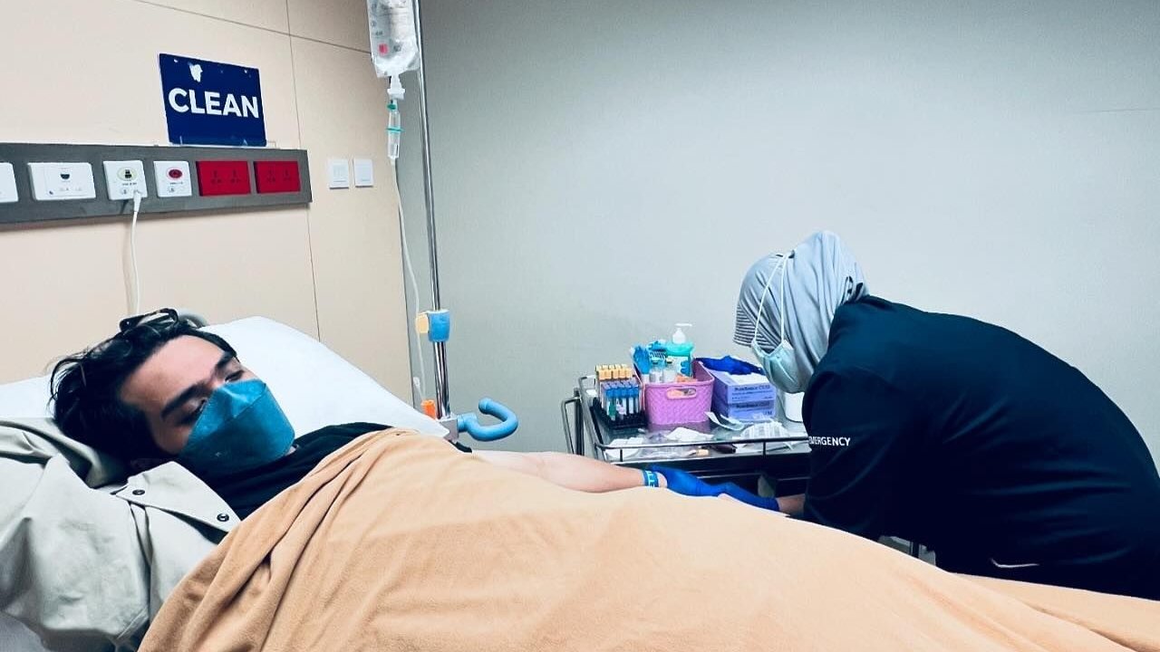 Ricky Harun saat Dirawat di Rumah Sakit