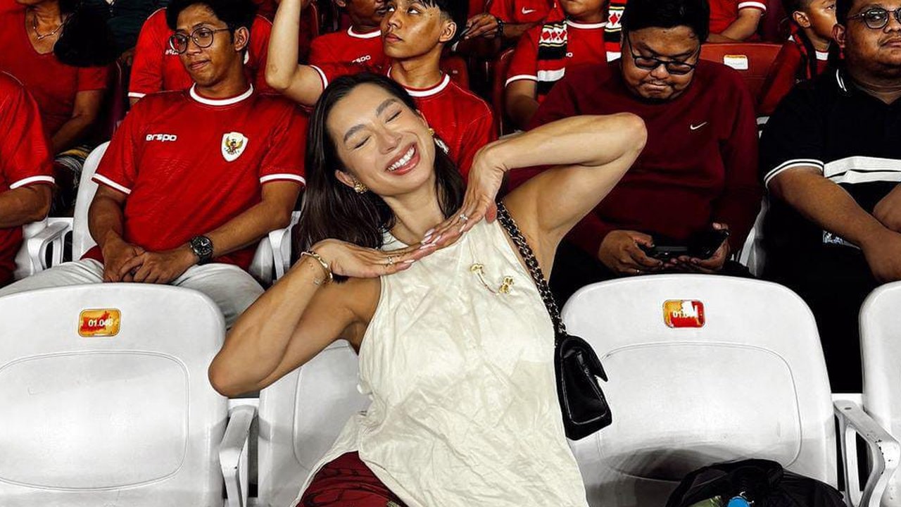Potret Jennifer Bachdim Nonton Timnas Indonesia Vs Australia, Bersama Suami dan 2 Anak Pergi Naik MRT