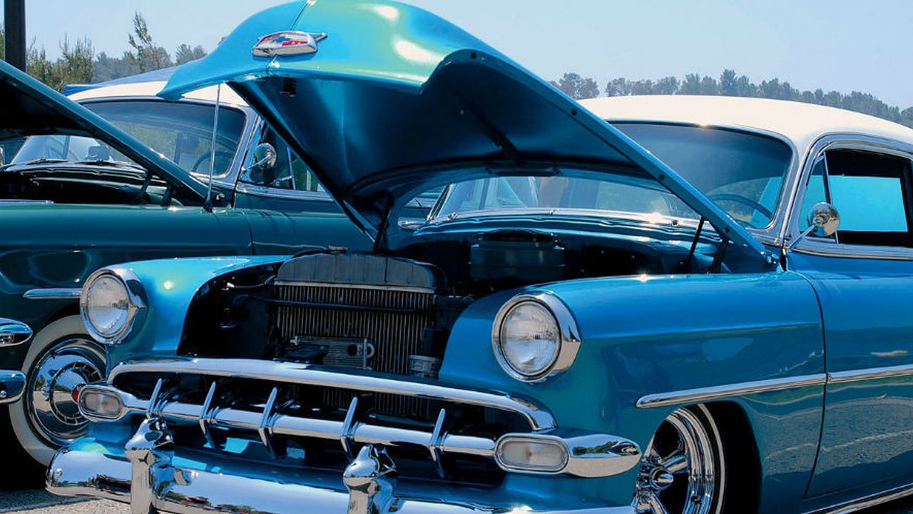 Mengapa Peredam Kap Mobil Penting dan Bagaimana Memasang Sendiri