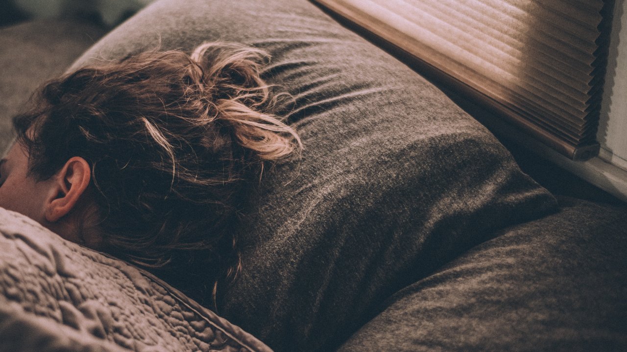 Bahaya Tidur Miring ke Kiri bagi Kesehatan, Simak Penjelasan Medisnya