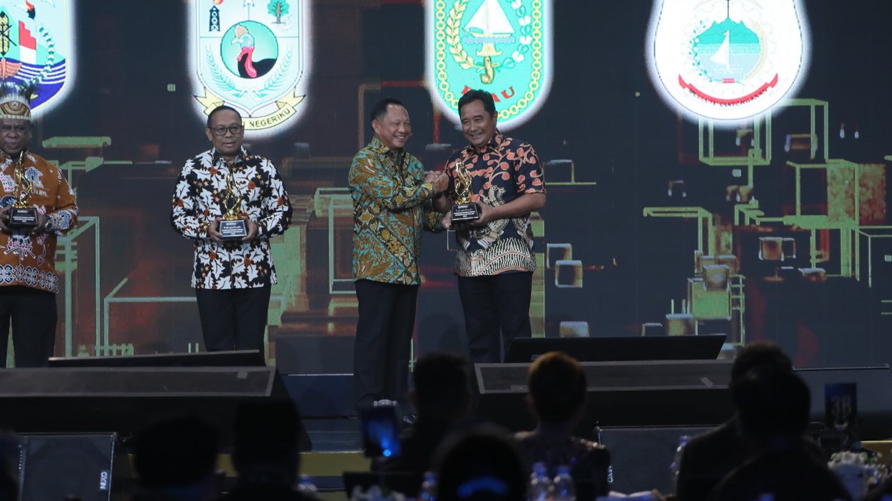 Mendagri Tito Karnavian beri kepala daerah penghargaan