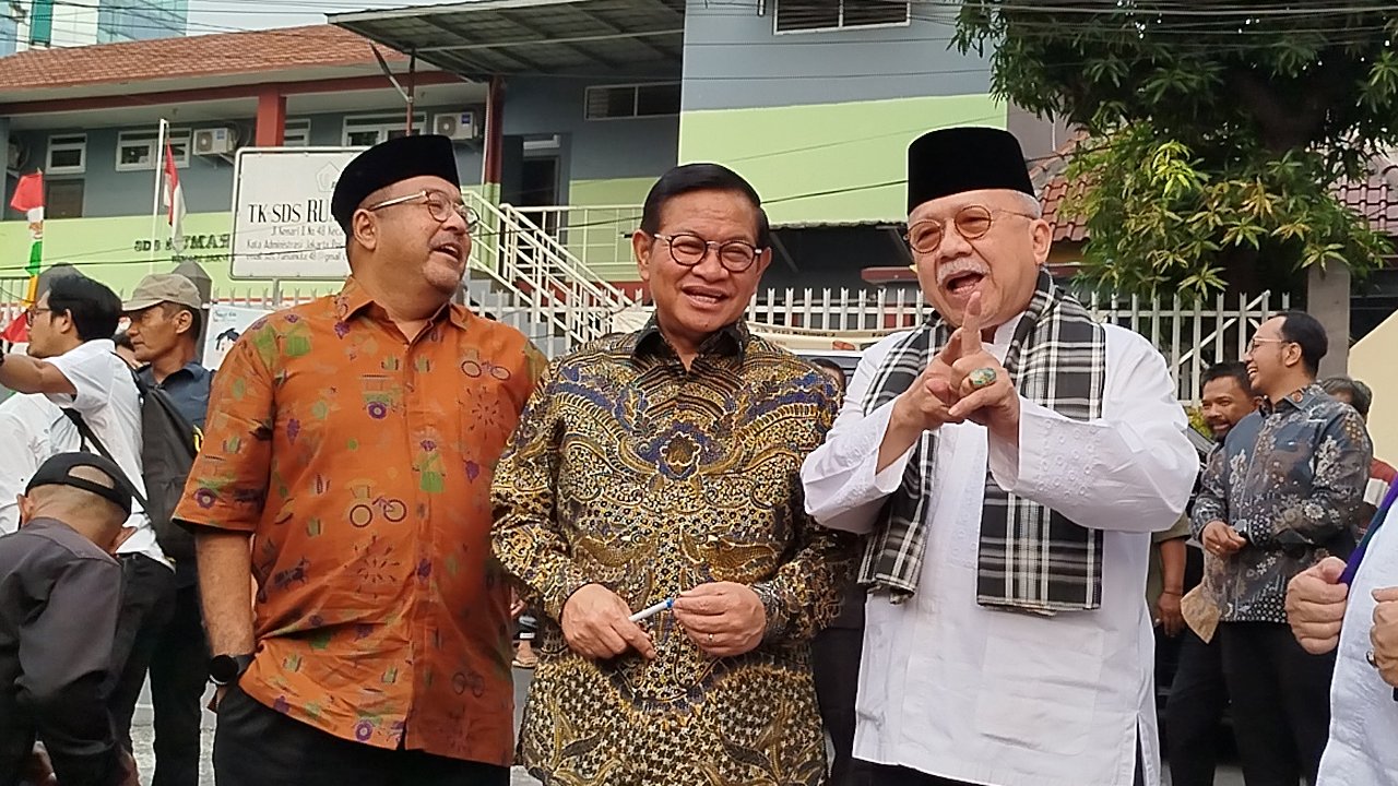 Suasana lalu lintas di ruas jalan Salemba terjadi kepadatan kendaraan, Jakarta, Rabu (28/8/2024). Arus lalu lintas padat merayap ini dikarenakan adanya pendaftaran Pilgub calon Gubernur dan wakil gubernur DKI Jakarta, pendaftaran calon gubernur dan wakil terus berlangsung hingga 29 Agustus 2024.