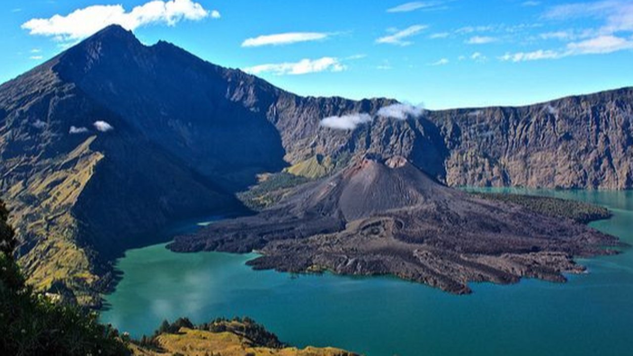 Gunung Rinjani (Sumber: Flickr/eroh92)