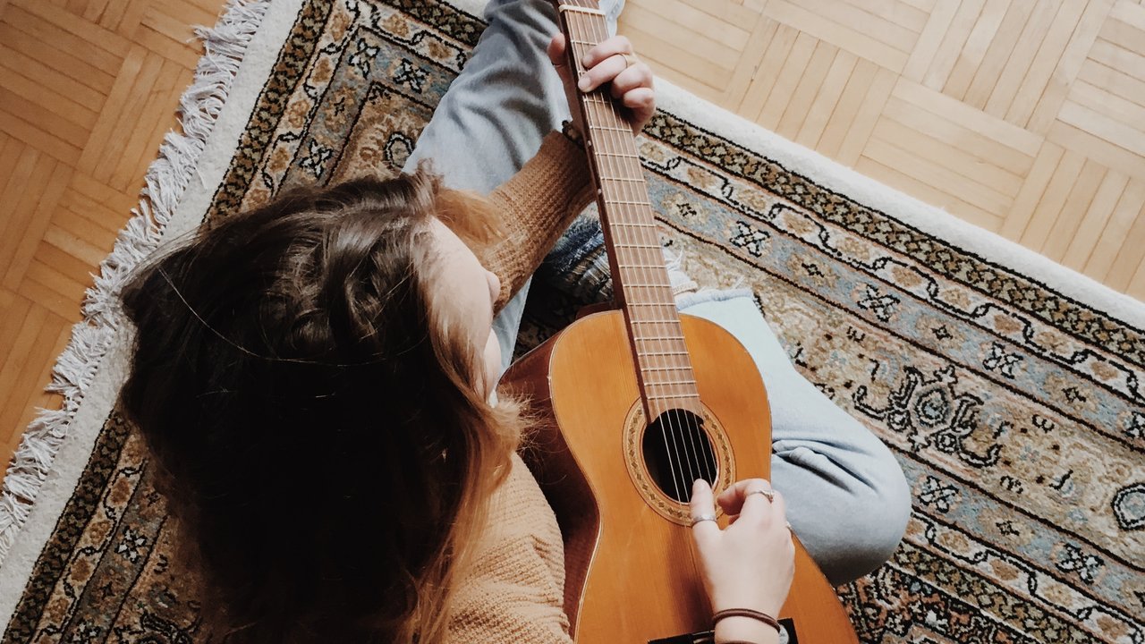 40 Lagu Tentang Depresi, Jadi Sarana untuk Luapkan Perasaan