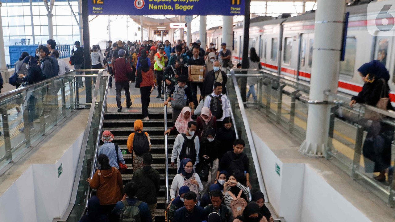 Pemerintah berencana akan menaikan tarif kereta Commuteline Jabodetabek pada tahun ini. (Liputan6.com/Herman Zakharia)