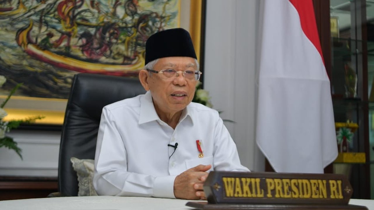 Pemerintah daerah diminta mendorong peningkatan literasi masyarakat tentang ekonomi syariah.