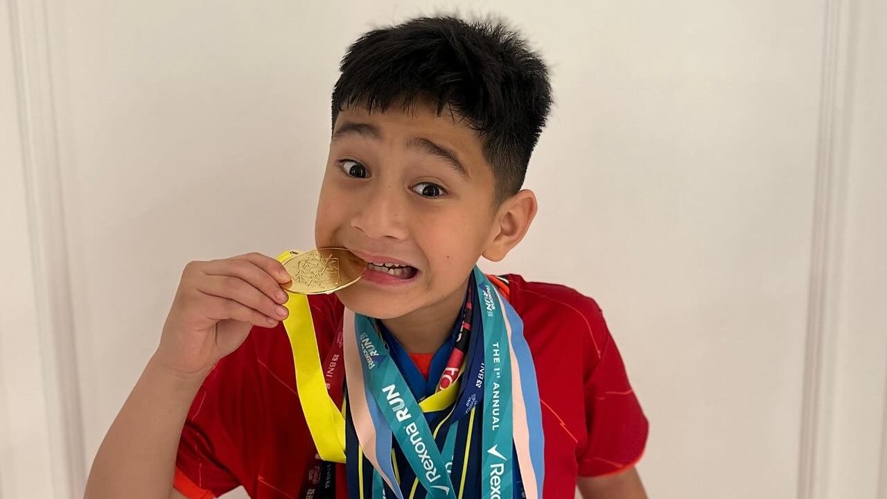 Momen Rafathar Anak Raffi Ahmad Perlihatkan Semua Medali yang Telah Berhasil Diraih