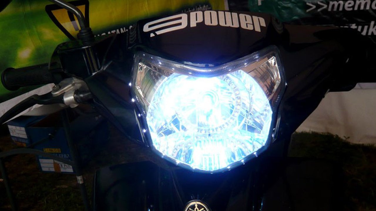 Cara Mudah Membuat Mika Lampu Motor Kembali Berkilau