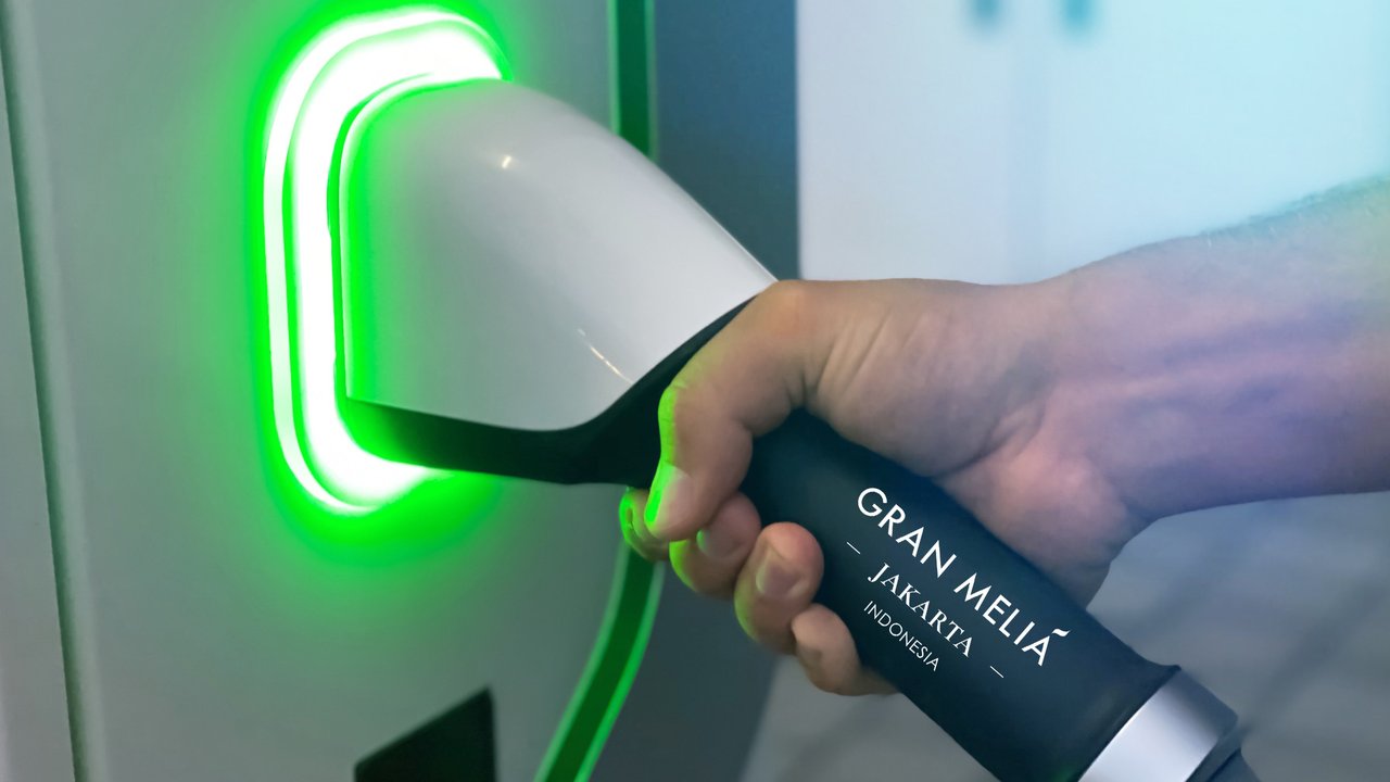 GreenTech Malaysia bekerja sama dengan Petronas Dagangan (PDB) membuat proyek stasiun pengisian mobil listrik.
