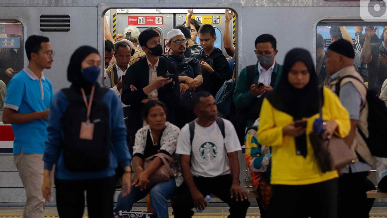 Tarif dasar diusulkan naik sebesar Rp2.000, jadi Rp5.000 untuk 25 kilometer pertama. Sementara tarif lanjutan 10 kilometer berikutnya tidak naik atau tetap Rp1.000. (Liputan6.com/Herman Zakharia)