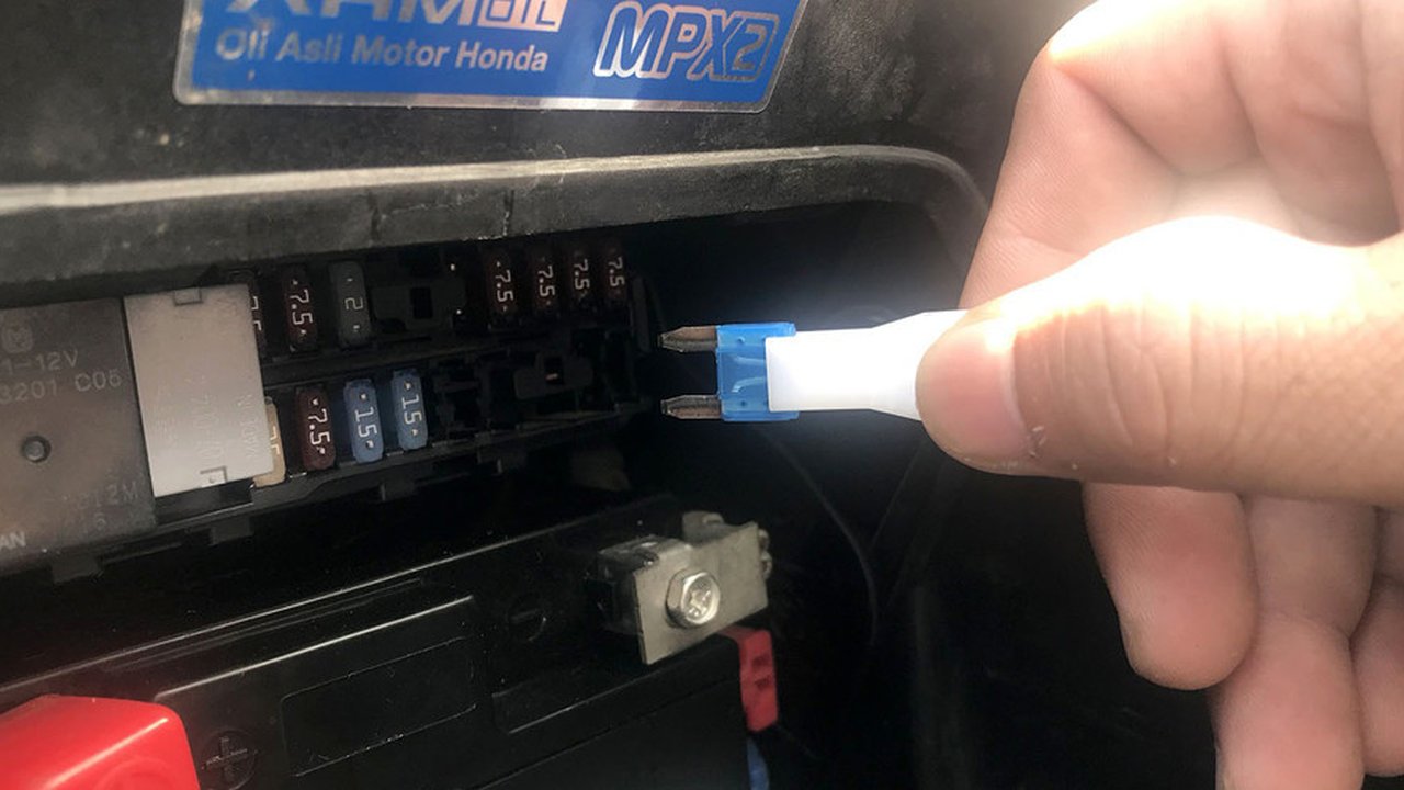 Cara Mudah Membaca Kode Sekring Mobil Anda