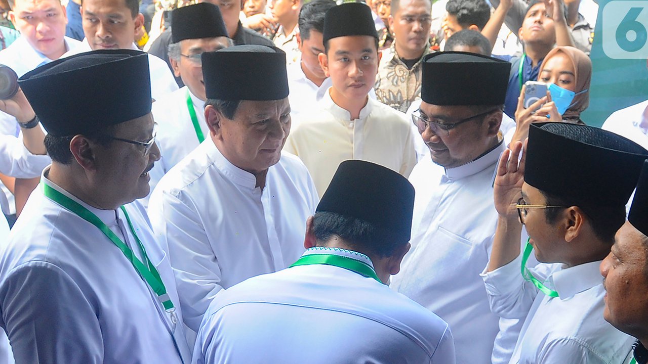 Sambutan meriah PBNU juga terlihat dari karpet merah yang dibentangkan dari pintu masuk sampai ke gedung dalam Kantor PBNU. (merdeka.com/Arie Basuki)