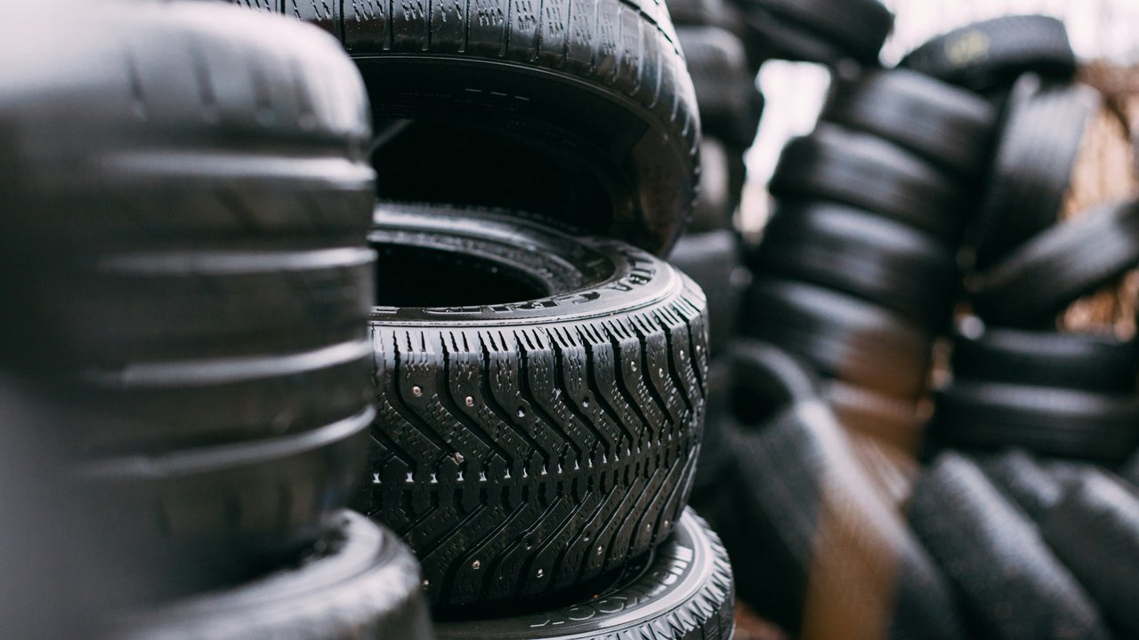 Apa Itu Kode 'V' pada Ban Mobil? Pahami Pentingnya untuk Keamanan Berkendara