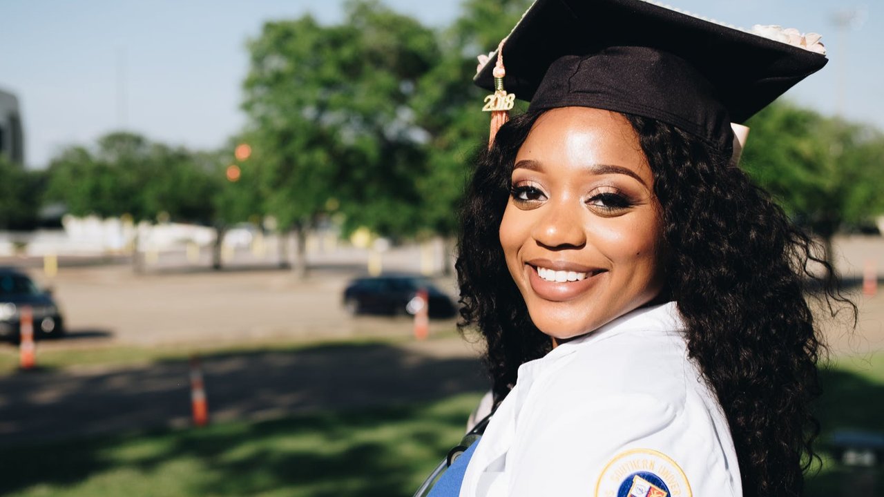 Ilustrasi Menjadi Sarjana Credit: pexels.com/Joshua