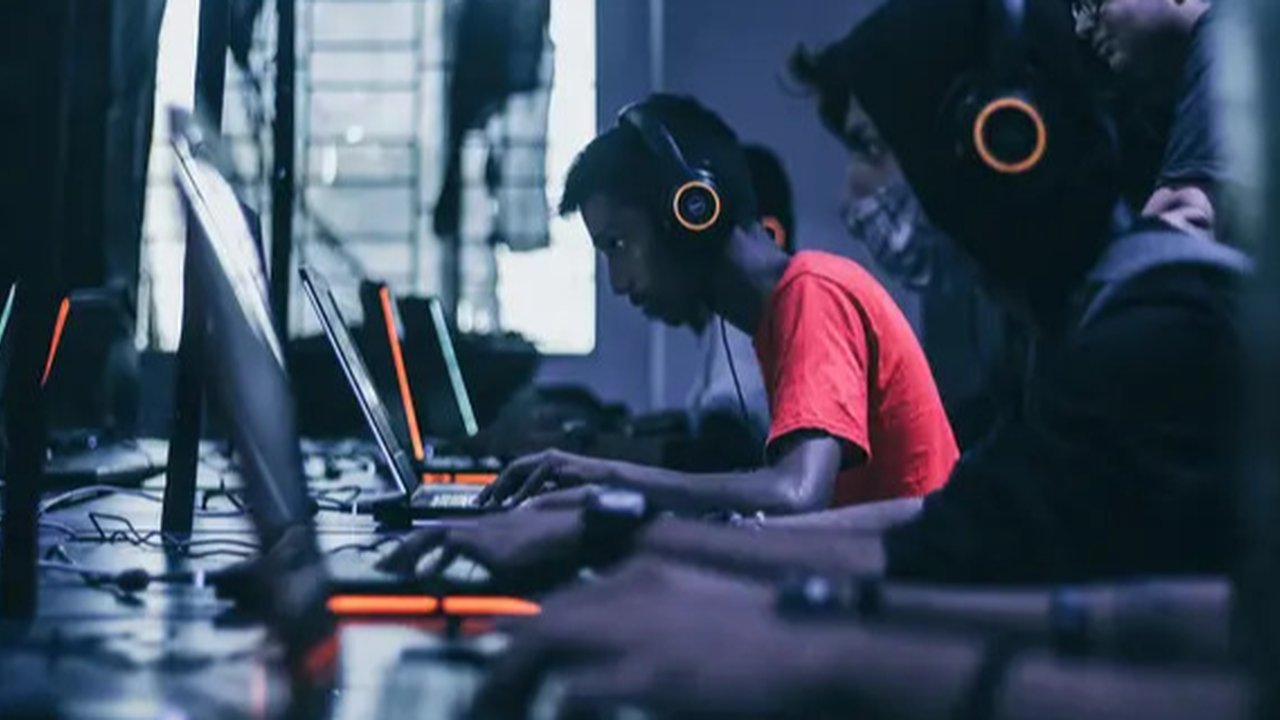 Boost Noodle, jenis baru ramen instan Jepang yang dirancang untuk dikonsumsi dengan satu tangan. (Nippon Ham/Oddity Central)