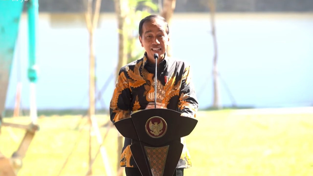 Presiden Jokowi menyampaikan pidato di acara Rapim TNI-Polri yang digelar di IKN, Kalimantan Timur. (Foto: Youtube Sekretariat Presiden)