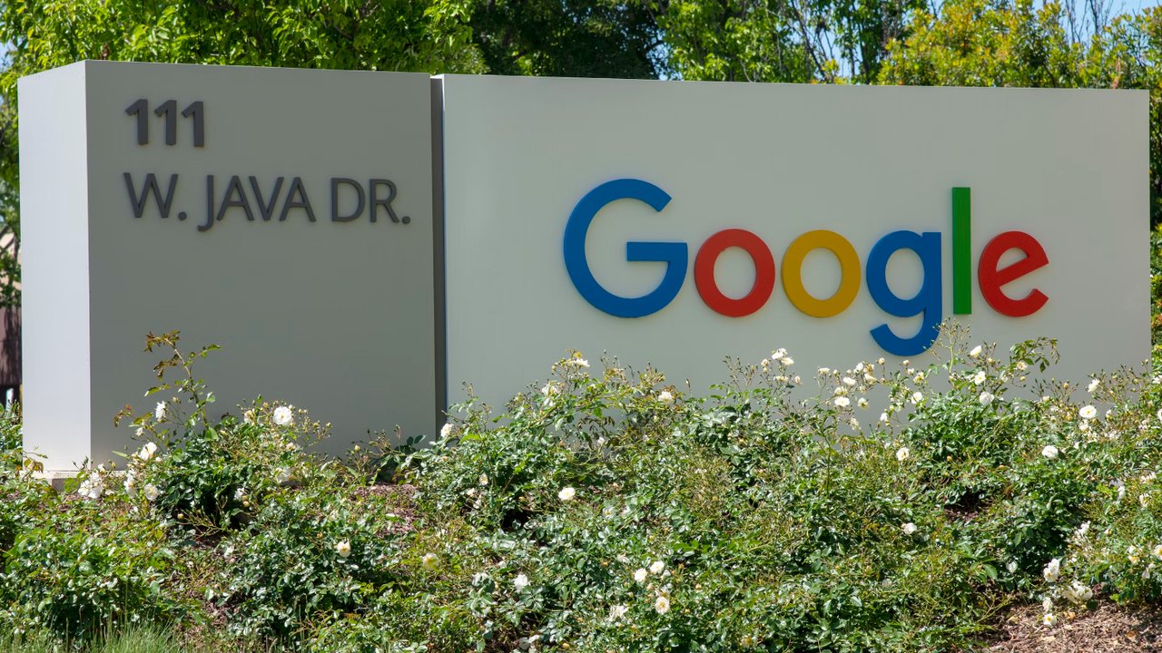 Mantan pegawai Google ungkap alasan sebenarnya kekalahan dalam AI bukan karena WFH, melainkan birokrasi berlebihan yang menghambat inovasi.