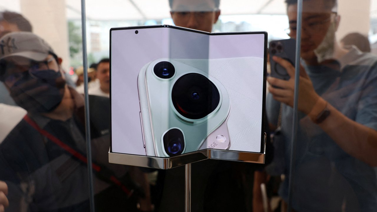 Biaya Perbaikan Layar HP 3 Lipat Huawei Mate XT Kalau Rusak Bisa Beli iPhone Baru