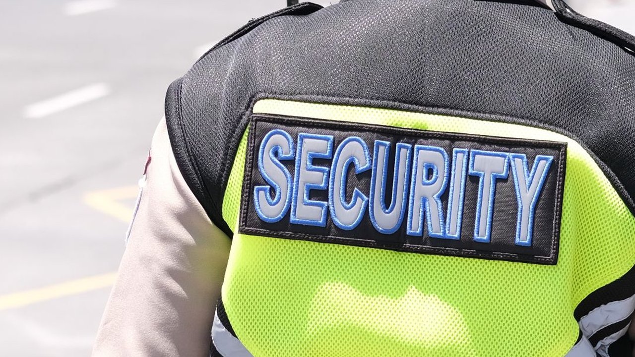 Miris Seorang Satpam Dipecat dari Tempat Wisata, Gara-Gara Ibu-Ibu Ambil Pepaya