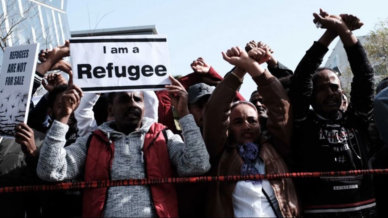 Pencari suaka dari Afrika saat demo di depan Kedutaan Besar Rwanda di Herzliya, Israel, pada 22 Januari 2018.