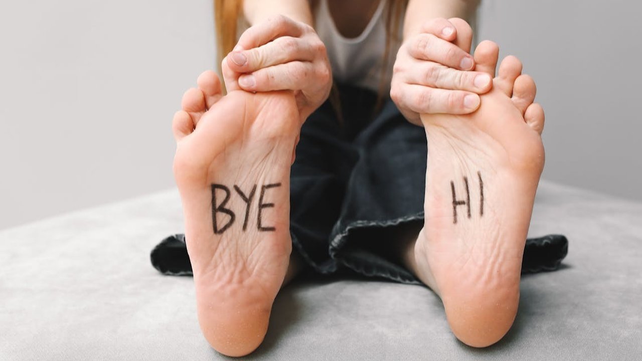 Ilustrasi Pegang Jempol