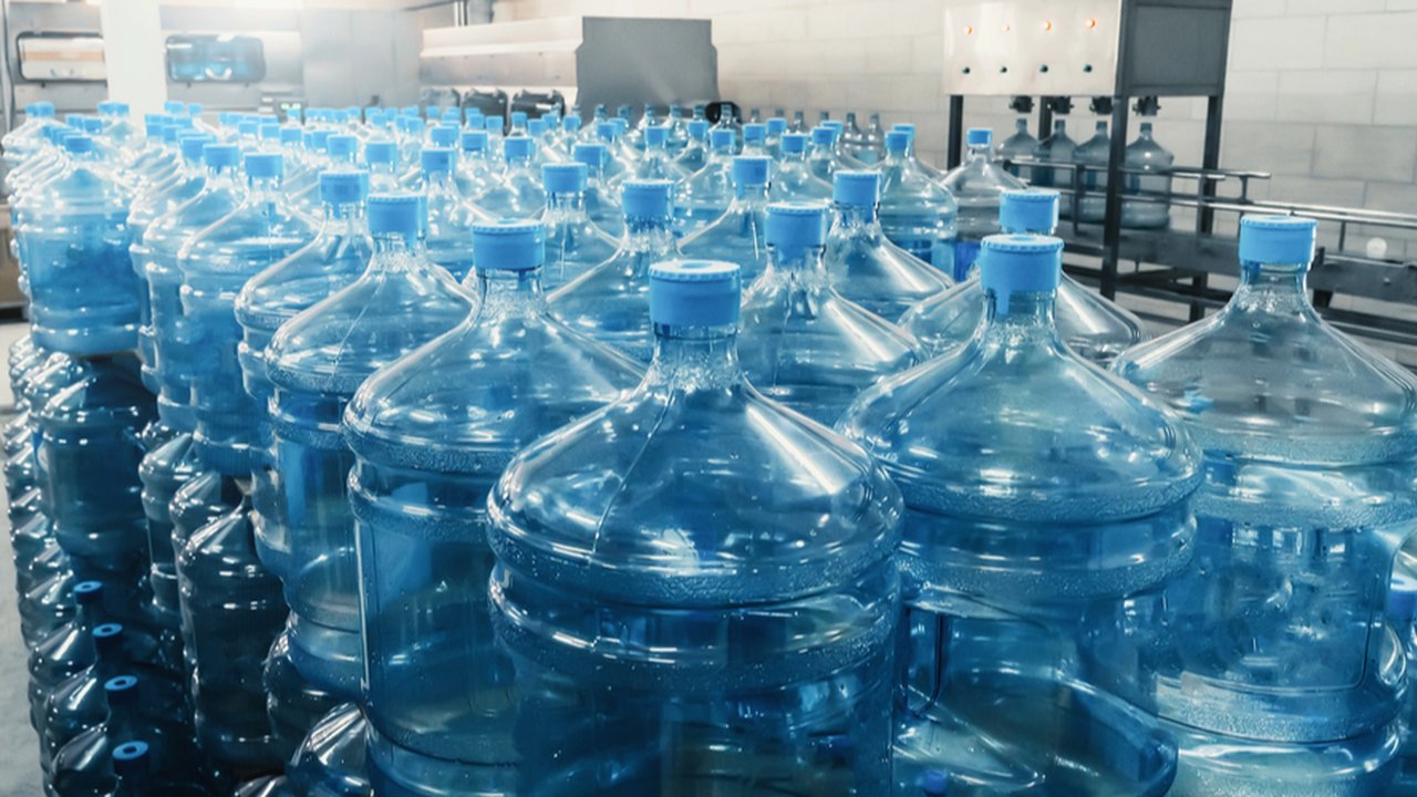 Ilustrasi galon guna ulang.