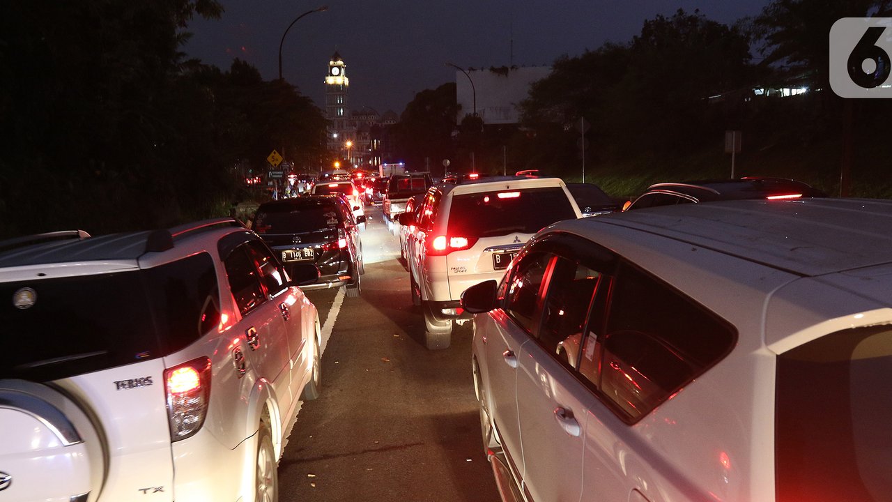 Suasana kemacetan di kawasan Puncak Bogor, Jawa Barat. (Liputan6.com/Achmad Sudarno)