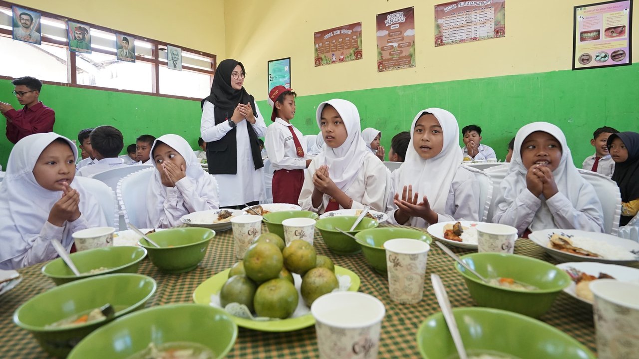 Bupati Ipuk Simulasi Program Makan Siang Bergizi