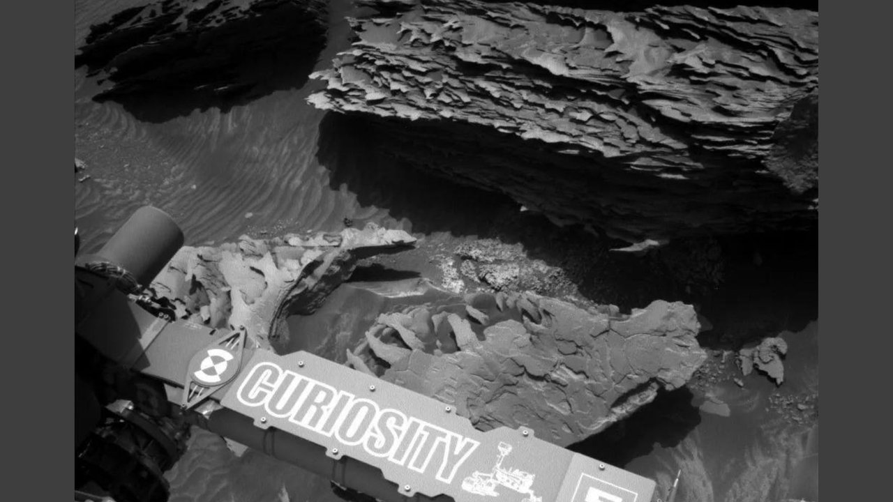 NASA Temukan Batuan Tipis Mirip Lembaran Halaman Buku, Begini Bentuknya
