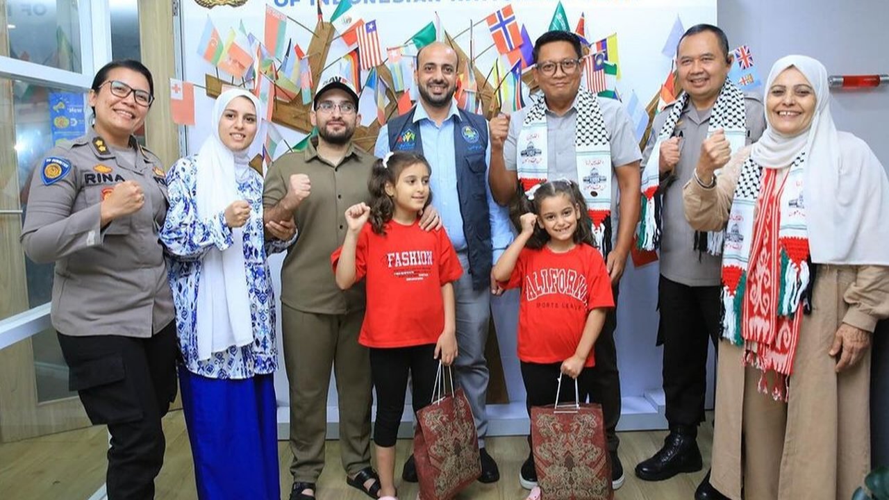 Potret Irjen Krishna Murti Bertemu Anak-Anak Palestina,