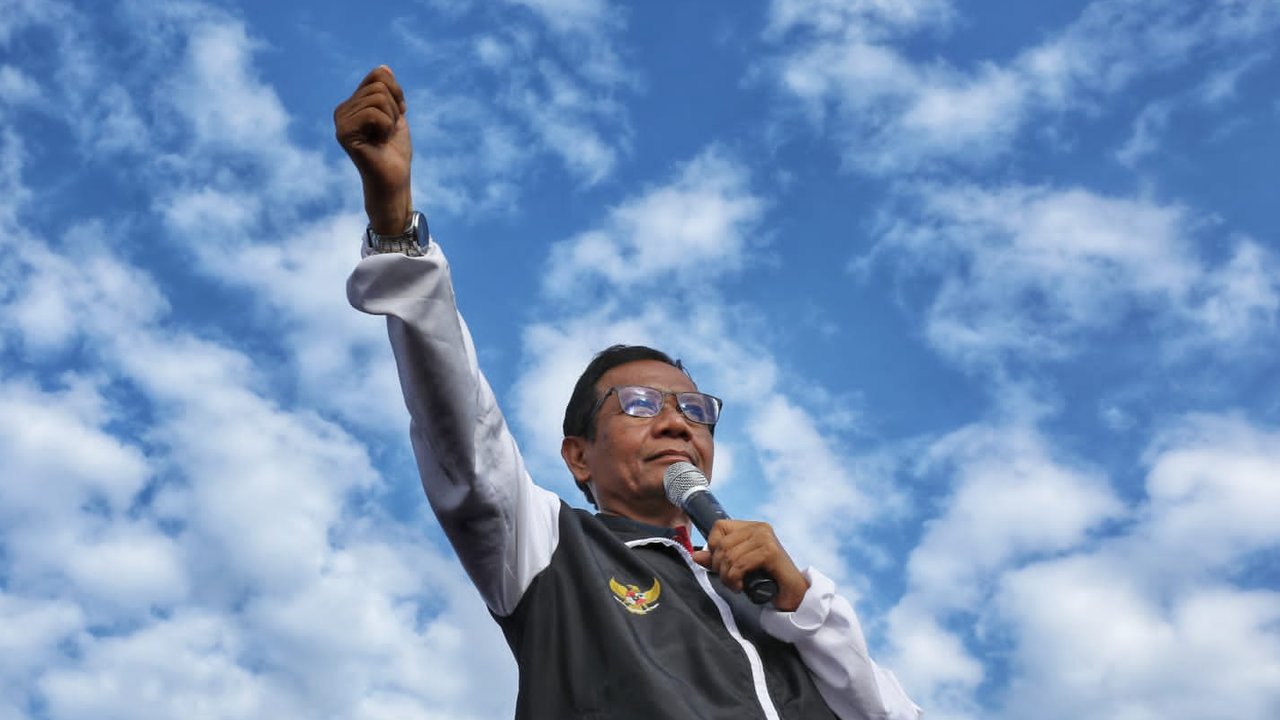 <p>Calon Wakil Presiden (Cawapres) nomor 3 Mahfud Md berjanji menjalankan program kerja secara cepat atau 'Sat-Set' saat terpilih menjadi Wapres di Pemilu 2024 dalam dalam orasinya di Jalan Raya Pantura, Pasuruan, Jawa Timur (Jatim), Minggu (4/2/2024). (Tim Media Mahfud Md)</p>