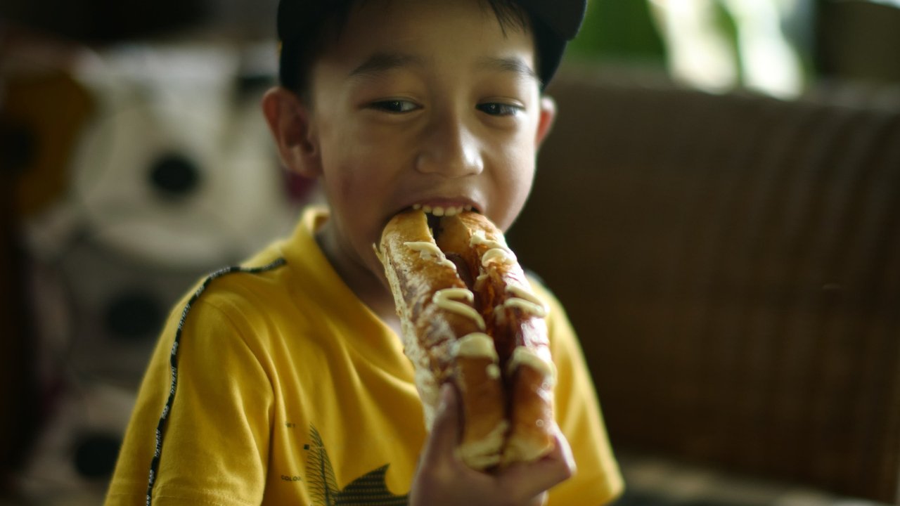 Ilustrasi Anak Makan