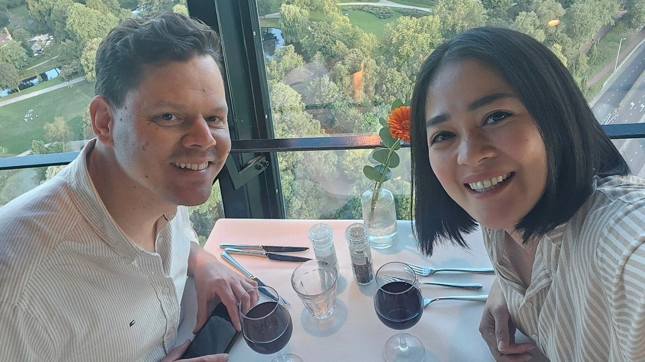 Potret Gracia Indri Rayakan Ultah Suami di Belanda