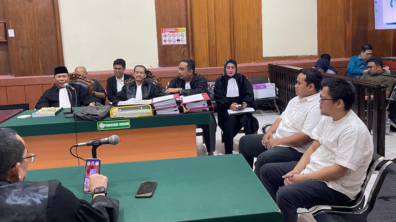 Kuasa Hukum Pemohon PKPU Indra Ari Murto dan Riansyah Bacakan Pledoi